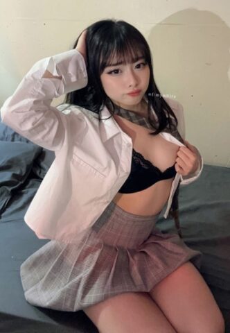Cute OnlyFans cam babe Mya Mira flaunts her big ass in a sexy compilation