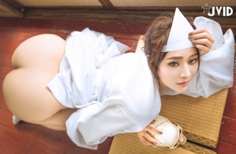 Ảnh Sex Gái Xinh Nhật Bản Beautiful Asian girl strikes stunning poses showing her big boobs Beautiful Asian girl strikes stunning poses showing her big boobs