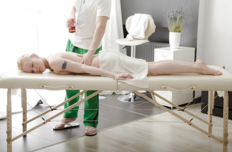 Fantastic girl with an amazing ass Tori enjoys a relaxing massage