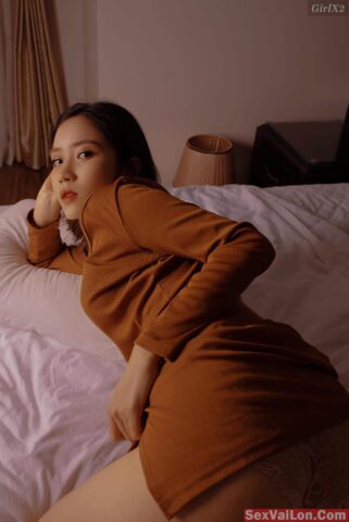 Cởi hộ em quần xì rồi em cho chịch Cởi hộ em quần xì rồi em cho chịch