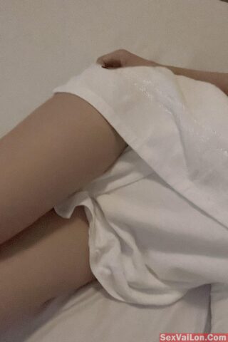 Nhờ bướm gái xinh cho trồng củ khoai Nhờ bướm gái xinh cho trồng củ khoai